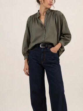 A shirt thing khaki green flora blouse